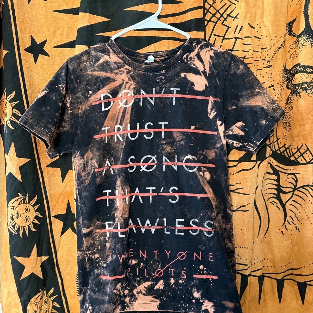 Twenty One Pilots Graphic Tie-Dye Tee - Black and Tan